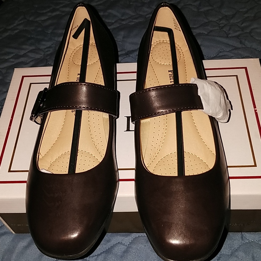 Pierre Dumas Brown wedges with strap